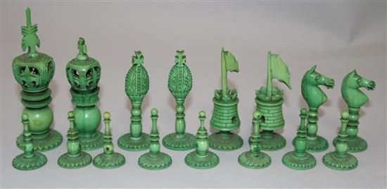 An early 19th century Anglo Indian green stained and plain ivory chess set, kings 4in.